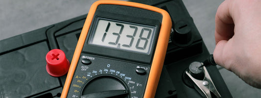 Slik vedlikeholder du ditt 12-volts batteri - Marine & Caravan