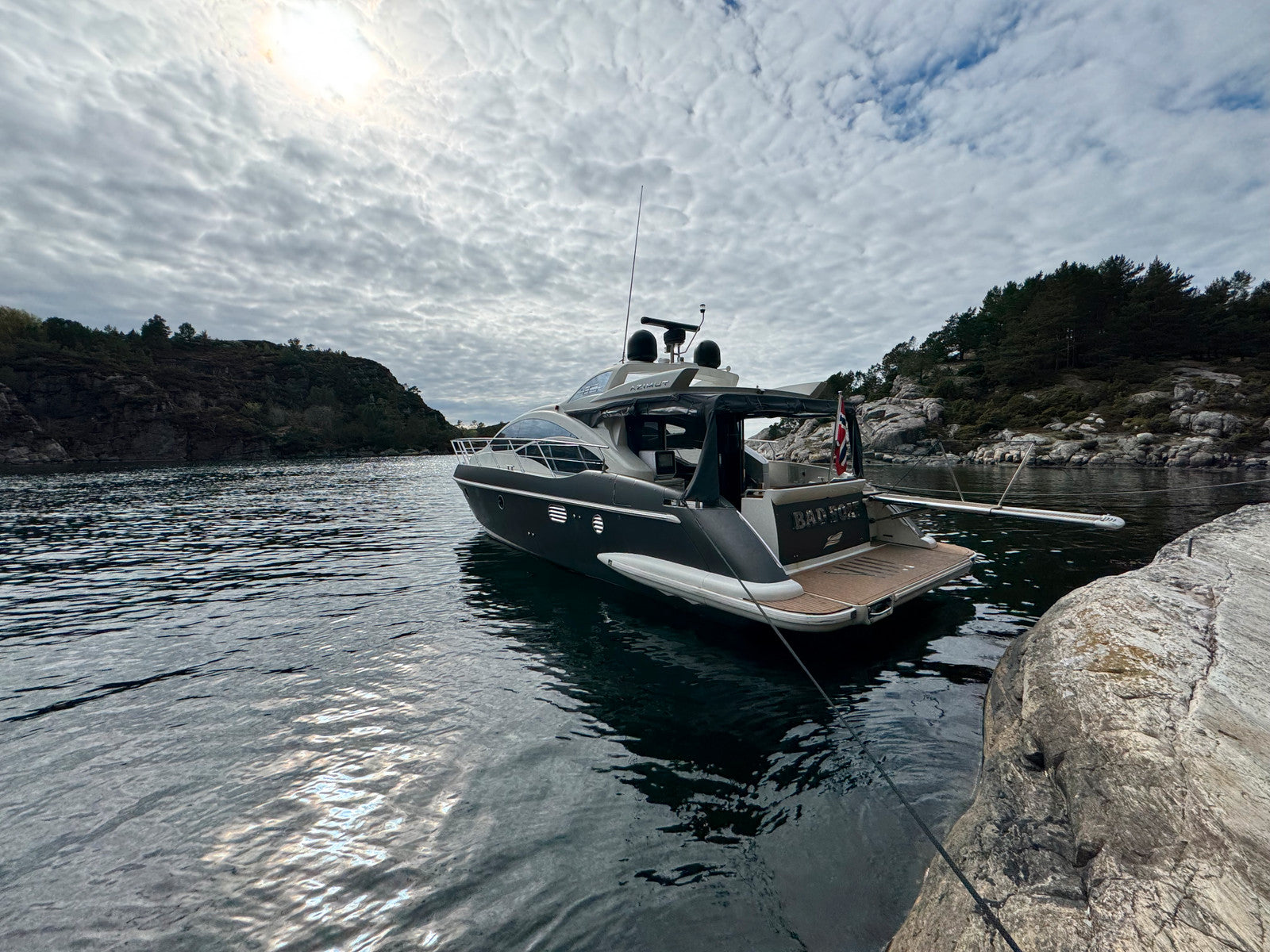 Azimut 43S - Bad Boat - Til salgs, fortøyd i holme