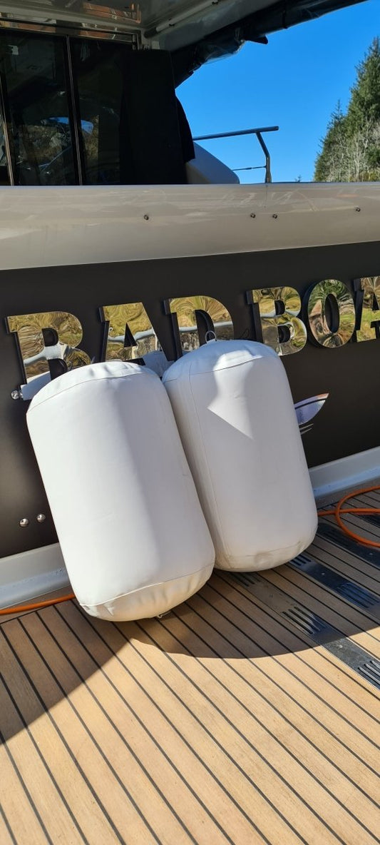 M&C PVC fender hvit - Marine & Caravan